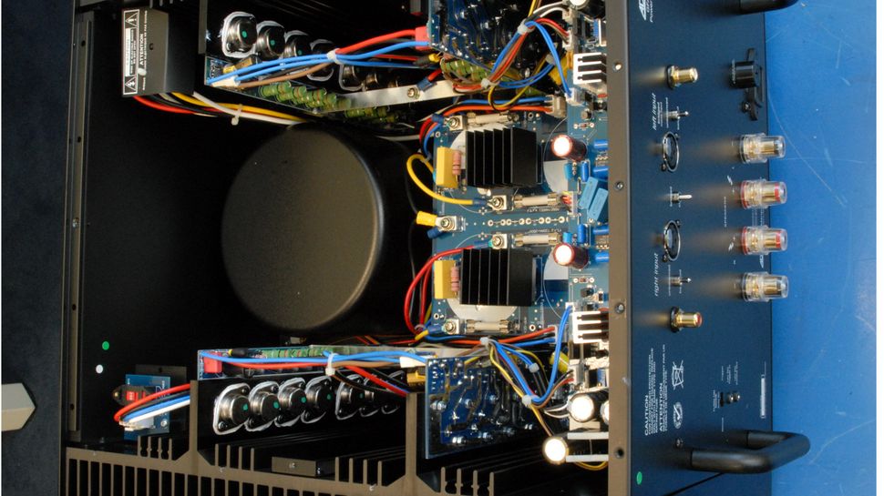 ADCOM GFA-585se Power Amplifier